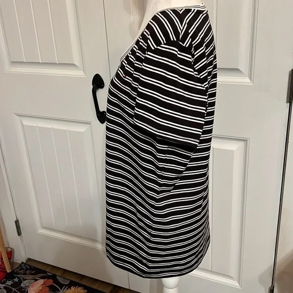 TOMMY HILFIGER Women’s short sleeve black and white striped Large Top - Picture 3 of 7